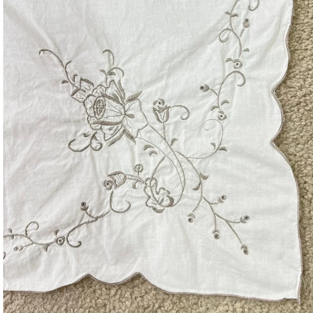 Vintage Antique Hand Embroidered White Linen Tablecloth Scalloped Cutwork Floral